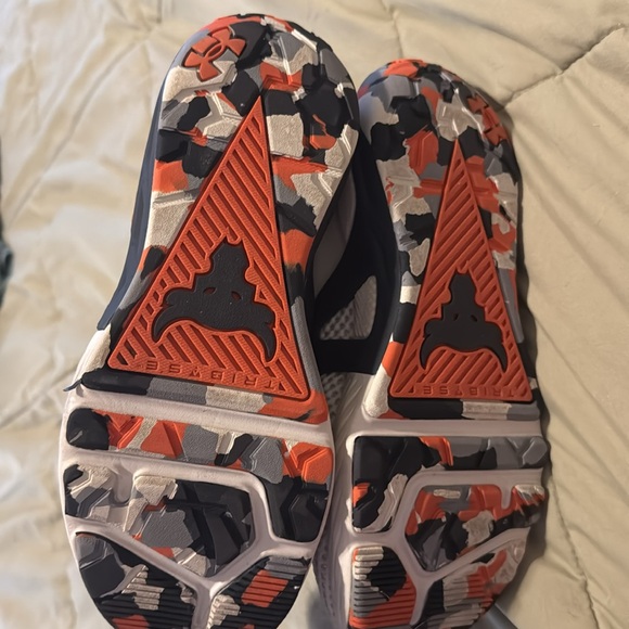 Under Armour shoes - Picture 3 of 3